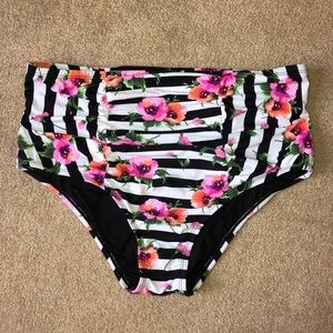 2x Rouched Bikini Swim Bottom